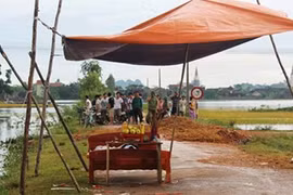 Rủ nhau xuống ao tắm, bé gái 5 tuổi bị đuối nước 