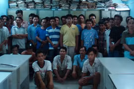 Phá trường gà của 3 cậu cháu