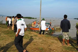 Phát hiện thi thể đang phân huỷ mạnh dưới gầm cầu Thanh Trì