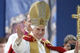 Giáo hoàng Benedict XVI từ chức vì bê bối đồng tính ở Vatican?