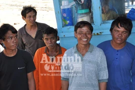 Cứu nhóm ngư dân Philippines trôi dạt trên biển 4 ngày