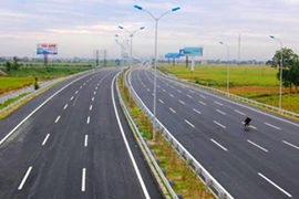 Xử phạt 3 nhà thầu tự ý làm đường đấu nối vào quốc lộ 1