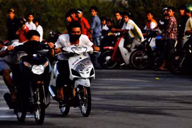 Bắt nhóm thanh niên càn quấy