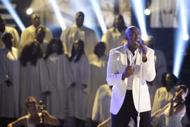 Quán quân The voice Mỹ bất ngờ xuất hiện trên sân khấu Giọng hát Việt