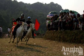 Tái hiện hội đua ngựa của đồng bào Mông tại Hà Nội