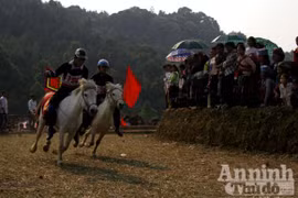 Tái hiện hội đua ngựa của đồng bào Mông tại Hà Nội