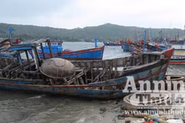 7 ngư dân chìm tàu vẫn đợi ở đảo Song Tử Tây