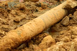 Phát hiện đạn cối còn nguyên ngòi nổ giữa phố