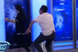 Bị Quang Dũng rượt đuổi, thí sinh nữ "co giò" bỏ chạy