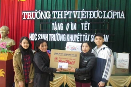 Cô trò trường THPT Việt Đức: Gieo yêu thương những ngày Tết đến