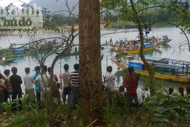 Đi đánh cá, vớt được gỗ huê trị giá bạc tỉ dưới lòng sông