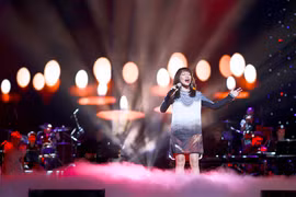 Hà Trần thăng hoa với "Đôi tay mẹ"