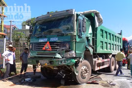 4 xe ô tô "húc đuôi" nhau, quốc lộ 1A tắc nghẽn suốt 5km