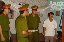 Quầy trưởng "rút ruột" gần 1.500 lít xăng, dầu