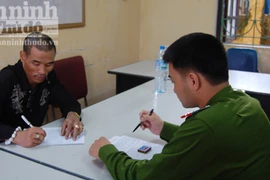 7 đối tượng tàng trữ súng và sử dụng ma tuý trong quán karaoke