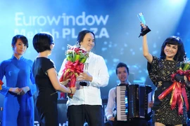 "Một khúc sông Hồng", bài hát được yêu thích nhất tháng 6