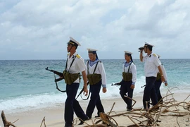 Tin nhắn xúc động của người vợ gửi chồng ở Trường Sa