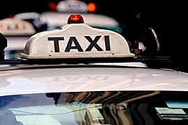 Lái xe taxi giả bị cướp vì... không có tiền trả nợ