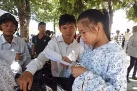 Mang... dao vào phòng thi, thí sinh bị đình chỉ thi 