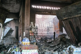 Lửa thiêu rụi 3 cửa hàng lúc mờ sáng