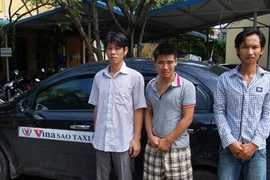 Bắt nhóm hiếp em gái 15 tuổi đi tìm việc