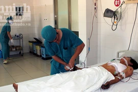 Cứu sống một bệnh nhân bị kim loại xuyên thủng tim, phổi