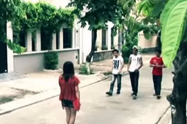 Chặn đường, xin đểu tiền của phụ nữ mang thai