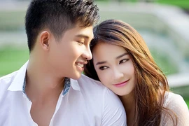 Giải bạc siêu mẫu Đinh Minh Quân tình tứ cùng mỹ nhân “Quả tim máu”