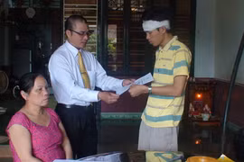 Bảo hiểm chi trả gần 200 triệu đồng cho nạn nhân vụ lật xe khách ở cầu Serepok