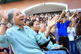 "Mang âm nhạc đến bệnh viện" lần đầu lên sóng trực tiếp