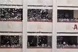 Xôn xao vụ học sinh xé đề cương môn Sử