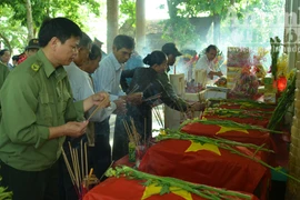 Truy điệu và an táng 9 hài cốt liệt sĩ
