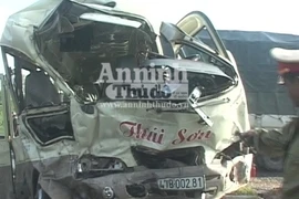 Xe khách gây tai nạn nghiêm trọng, 3 người chết, 6 người bị thương