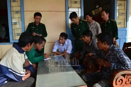 Bàn giao, đưa 4 ngư dân Philippines bị nạn về nước