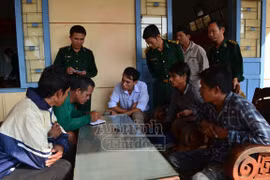 Bàn giao, đưa 4 ngư dân Philippines bị nạn về nước