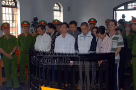 Ghi nhận buổi đầu xét xử "đại án" rút ruột hàng nghìn tỷ