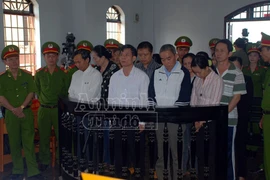 Ghi nhận buổi đầu xét xử "đại án" rút ruột hàng nghìn tỷ