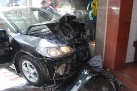 Ô tô mất lái, gây tai nạn liên hoàn