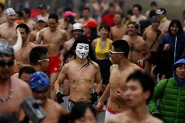 ‘’Trần như nhộng’’ chạy thi trong… thời tiết 0 độ C