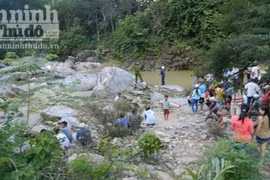 Tắm suối mừng tốt nghiệp THPT, 2 học sinh bị đuối nước