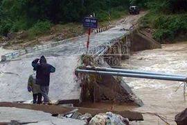 Mưa lớn, nhiều tuyến đường liên xã bị chia cắt