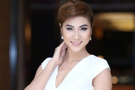 Siêu mẫu Kim Dung khoe đường cong gợi cảm