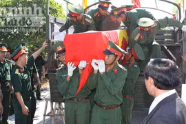 An táng 32 hài cốt liệt sĩ hy sinh tại Lào