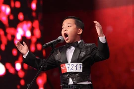 Hoài Linh, Thành Lộc "quay lưng" với Huy Tuấn vì cậu bé 7 tuổi