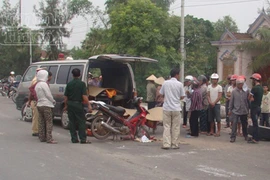 Đang chạy, xe container bất ngờ bị văng bánh khiến hai mẹ con chết thảm