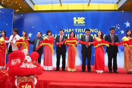 Siêu thị điện máy HC khai trương trụ sở mới