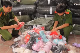 Phát hiện và thu giữ hơn 1.000 áo ngực không rõ nguồn gốc