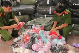Phát hiện và thu giữ hơn 1.000 áo ngực không rõ nguồn gốc