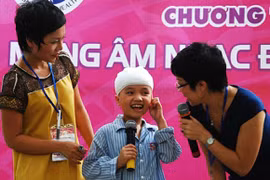 Mang tình yêu và nụ cười đến với các bệnh nhi