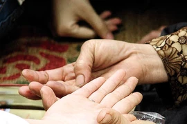 Thầy bói lừa vợ chồng muộn con gần nửa tỉ đồng